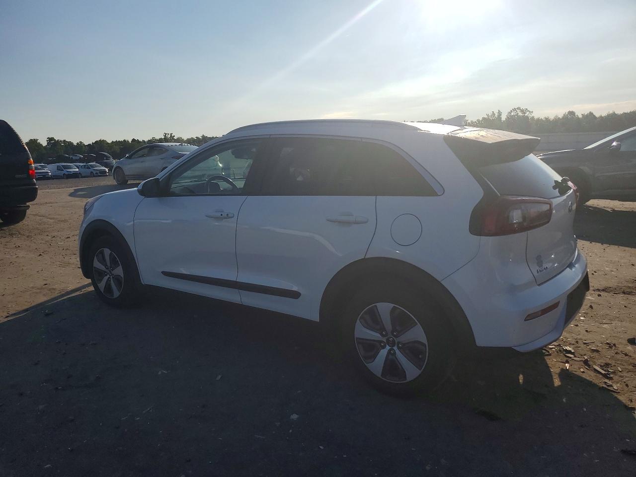 2017 KIA NIRO LX — снимка 2