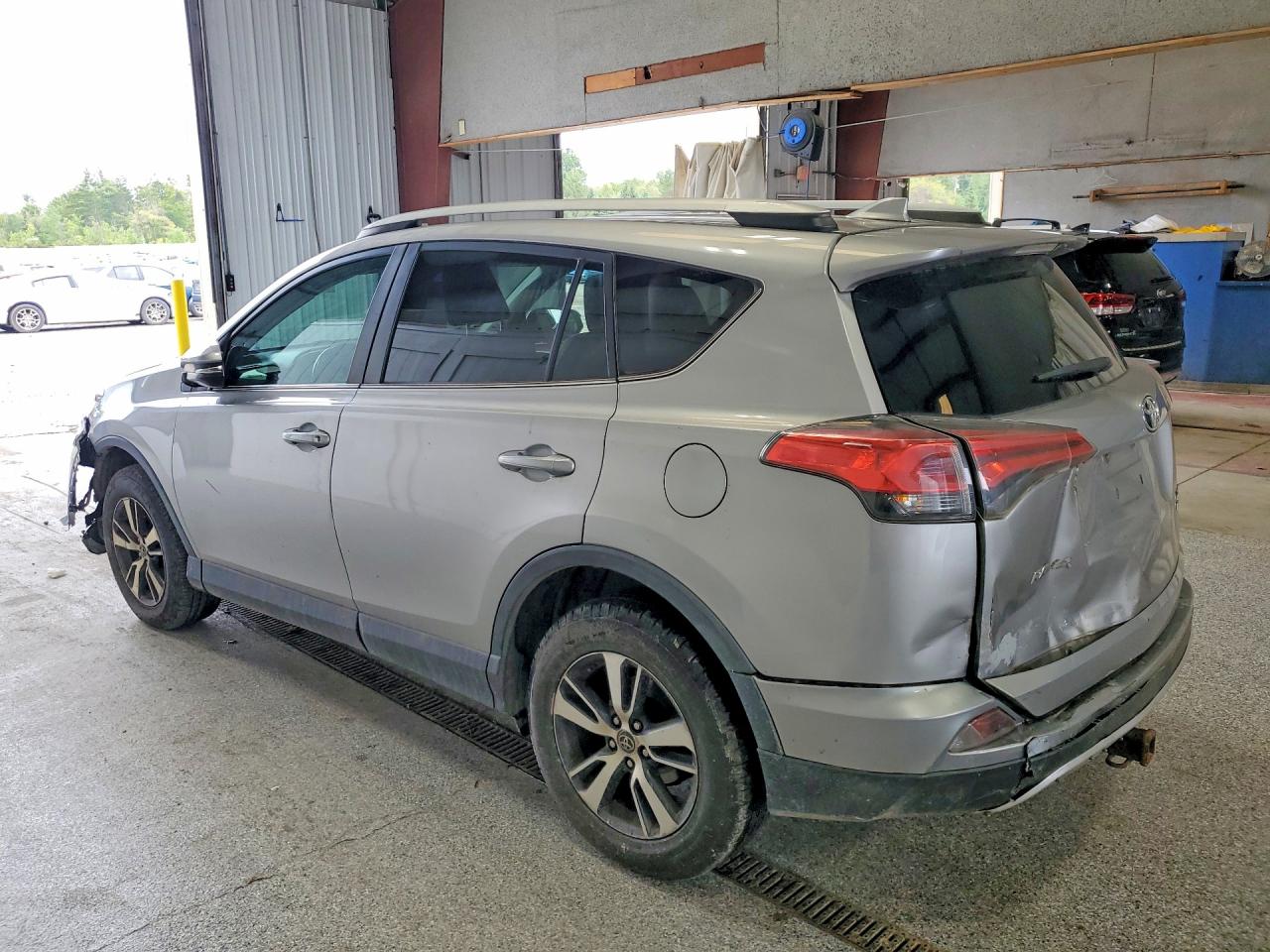 2016 TOYOTA RAV4 XLE — снимка 2