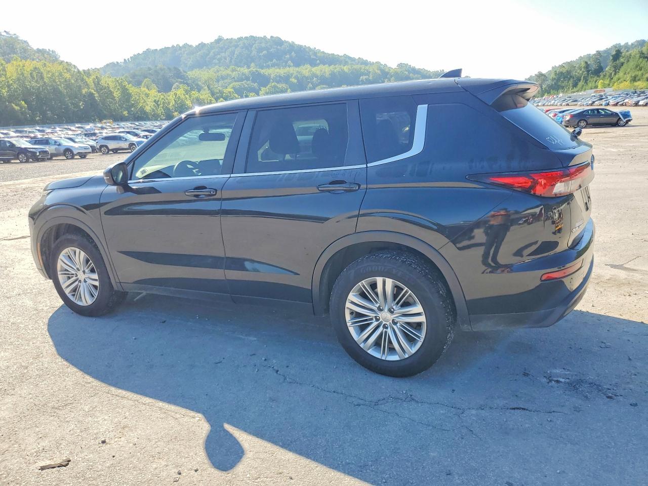 2024 MITSUBISHI OUTLANDER ES — снимка 2