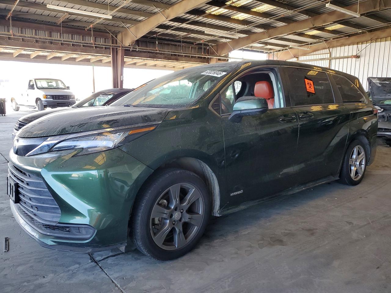 2021 TOYOTA SIENNA LE