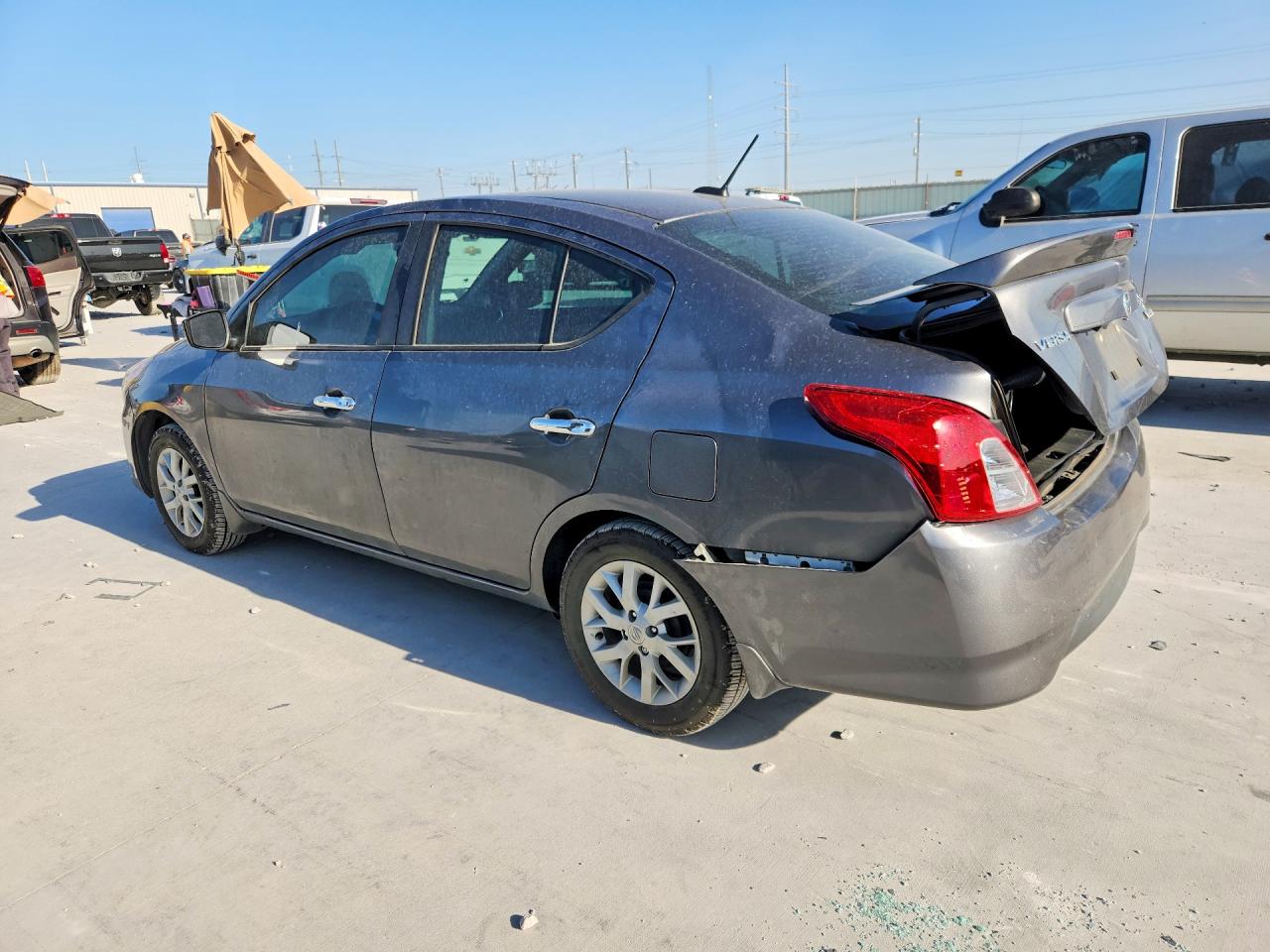 2019 NISSAN VERSA SV — снимка 2