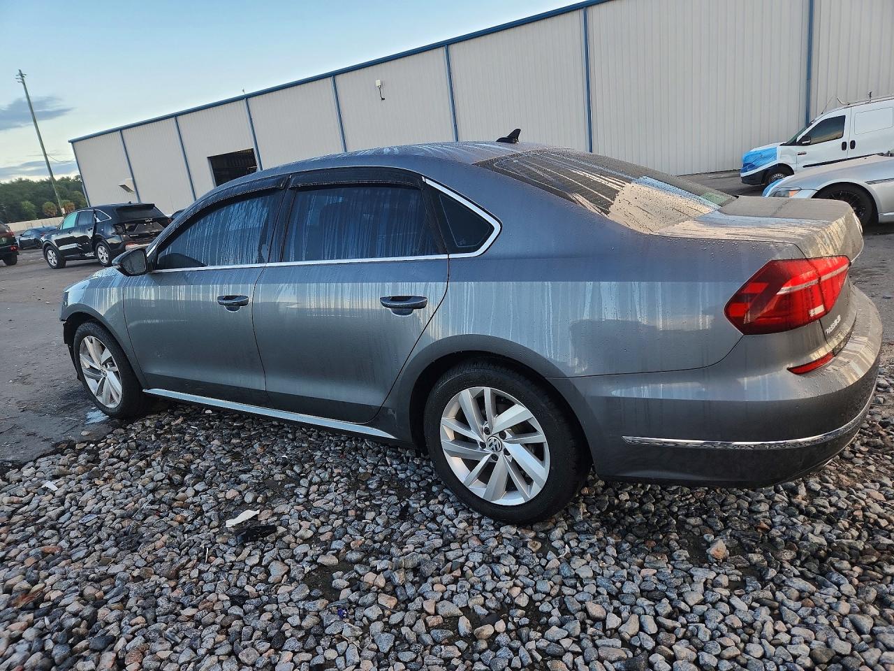 2018 VOLKSWAGEN PASSAT SE — снимка 2