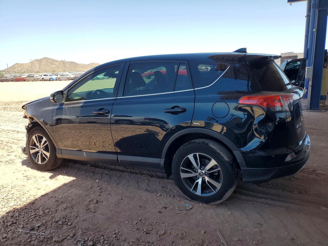 2017 TOYOTA RAV4 XLE — снимка 2
