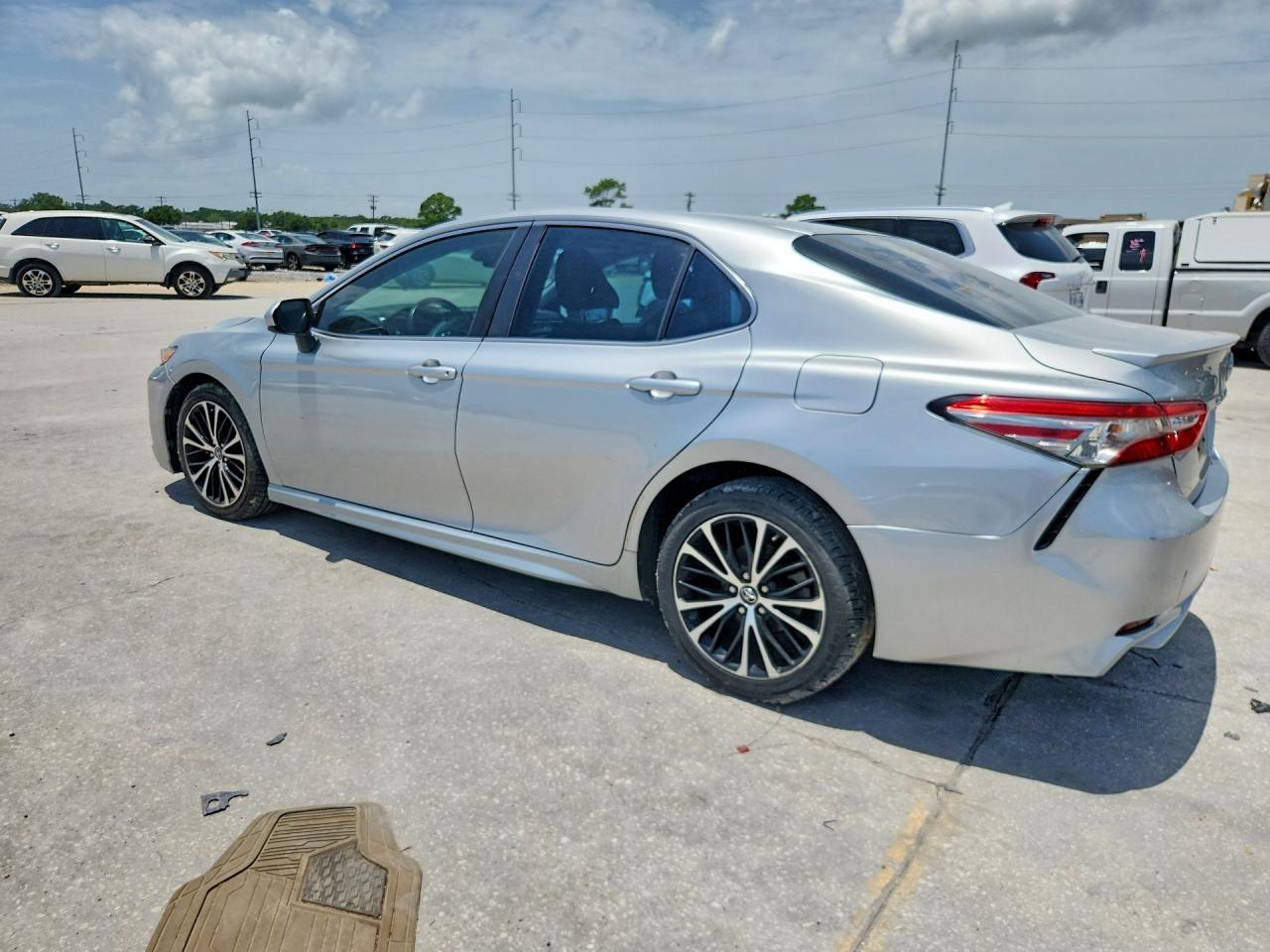 2018 TOYOTA CAMRY SE — снимка 2