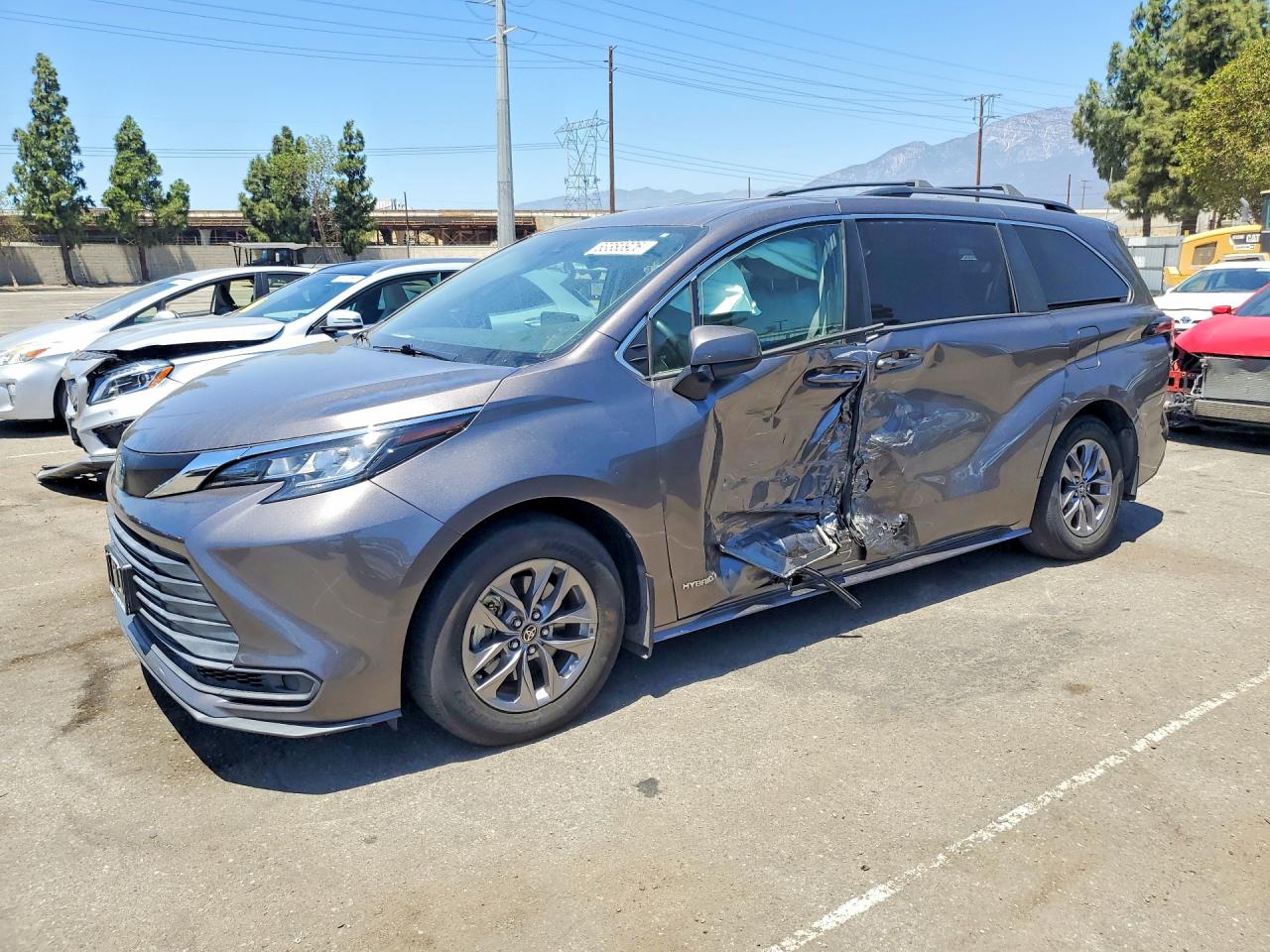 2021 TOYOTA SIENNA LE