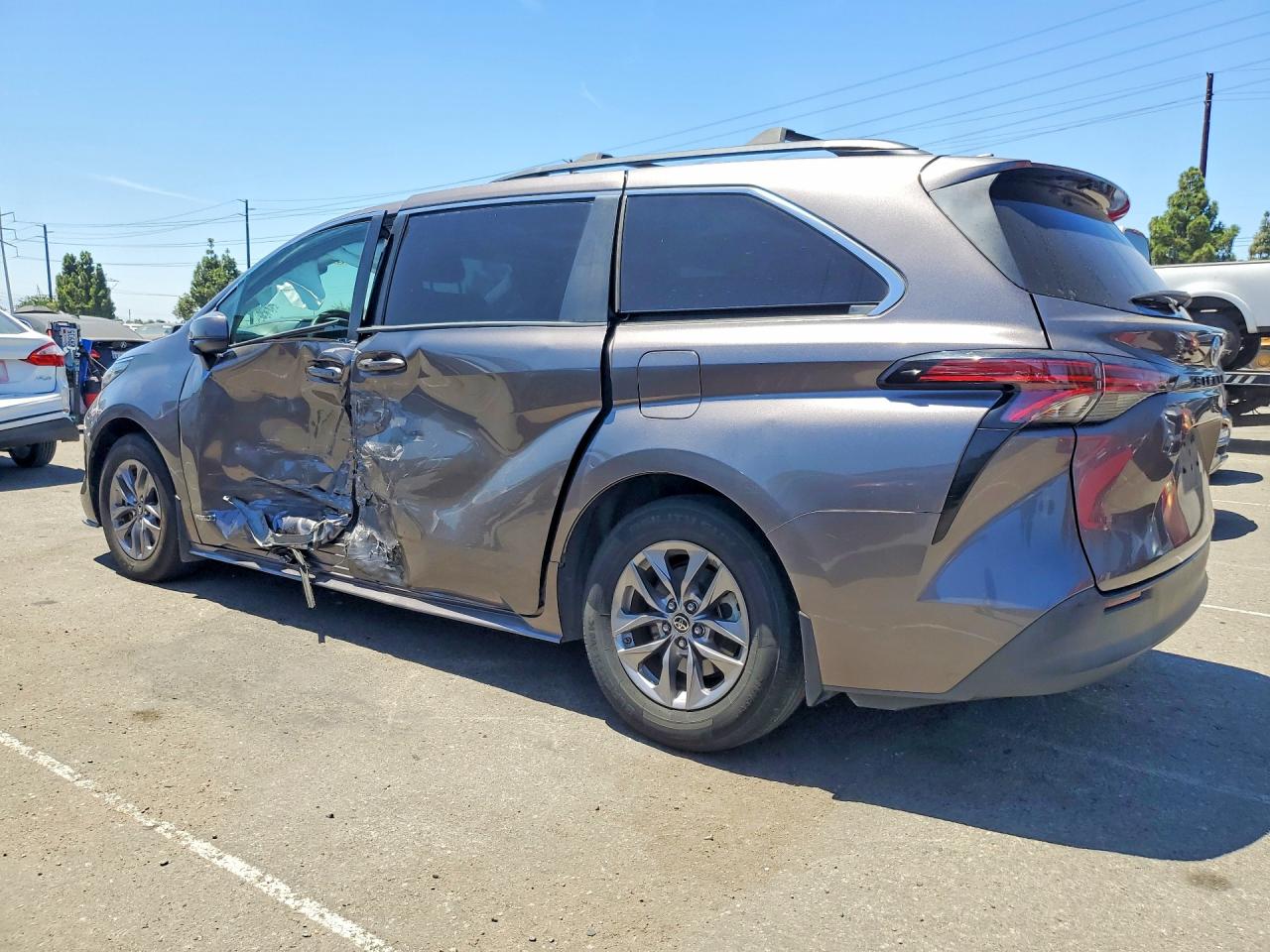 2021 TOYOTA SIENNA LE — снимка 2