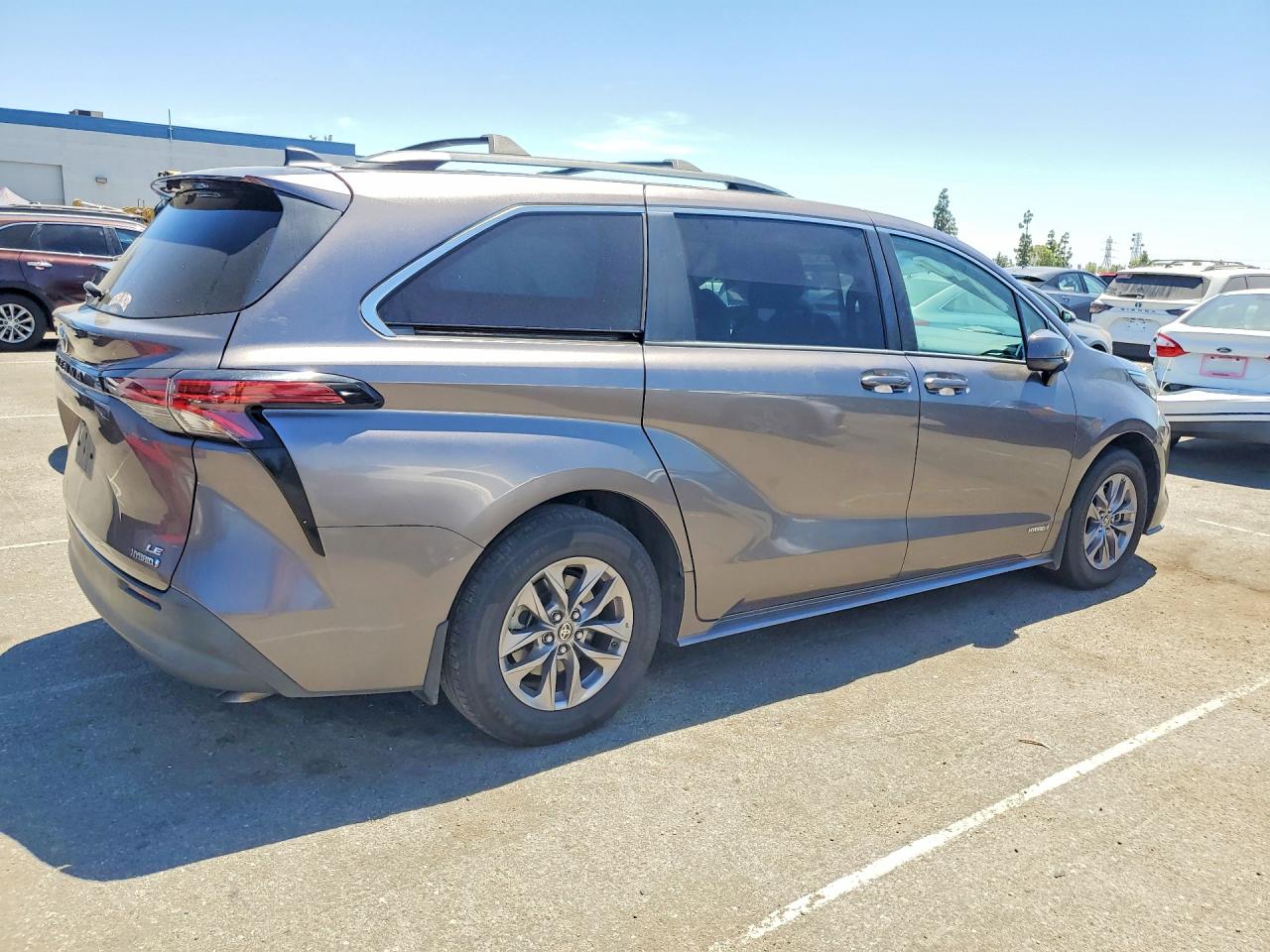 2021 TOYOTA SIENNA LE — снимка 3