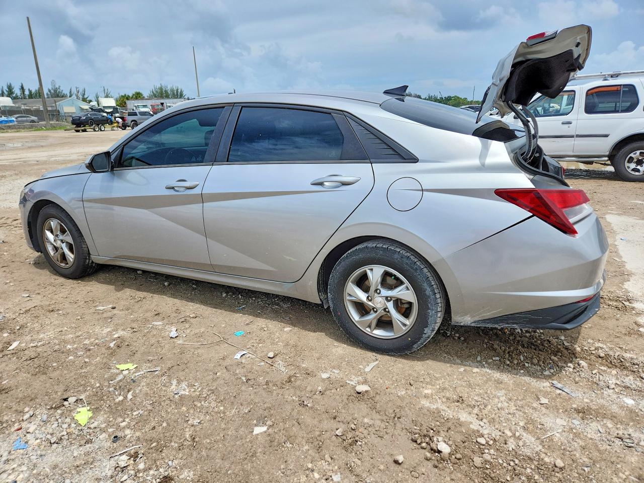 2021 HYUNDAI ELANTRA SE — снимка 2