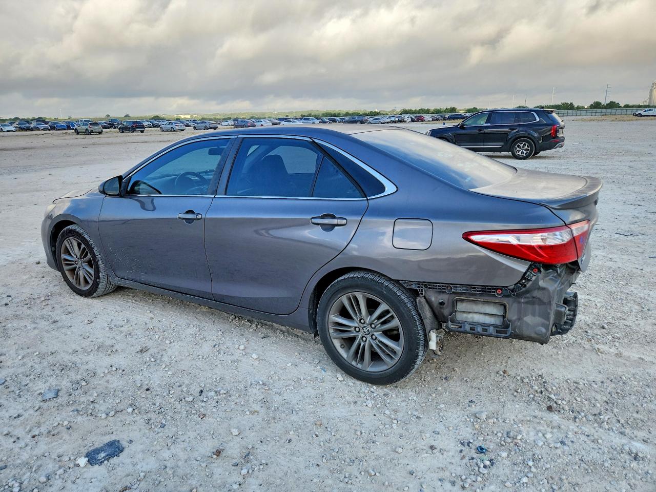2015 TOYOTA CAMRY SE — снимка 2