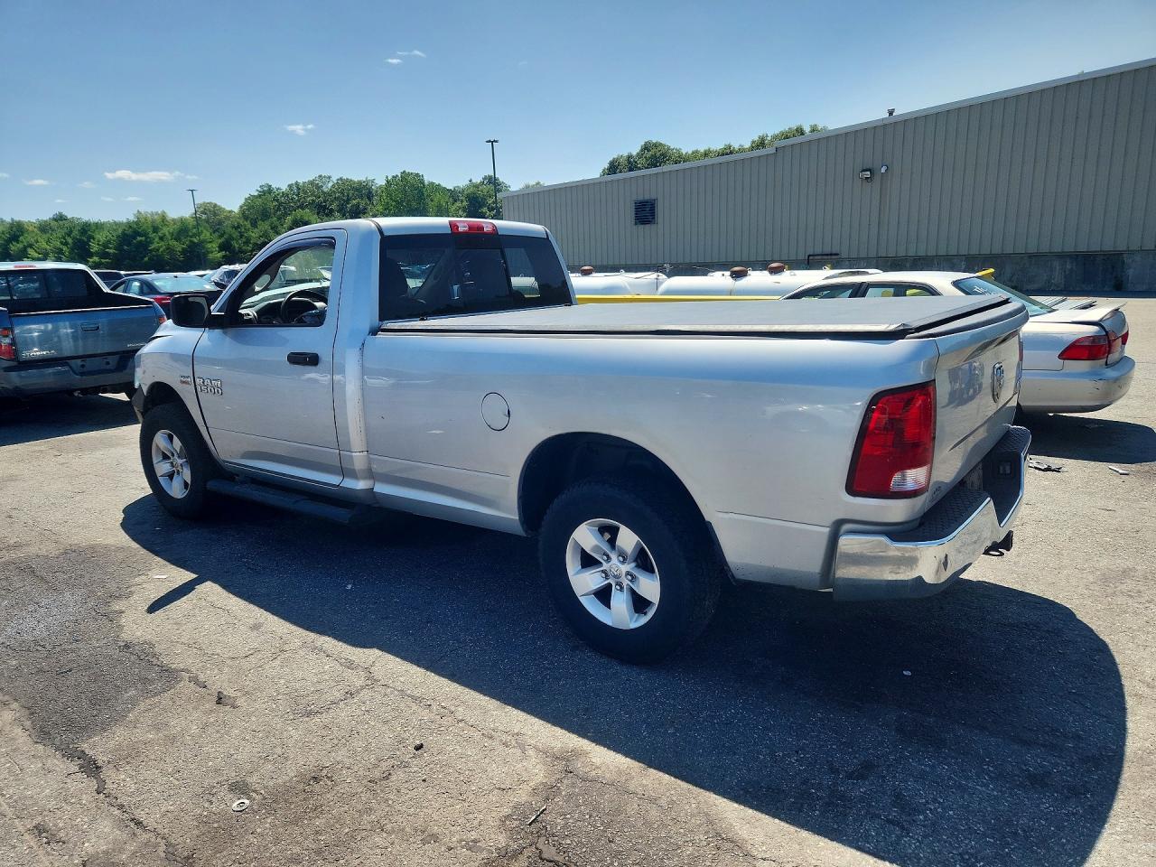 2015 RAM 1500 ST — снимка 2