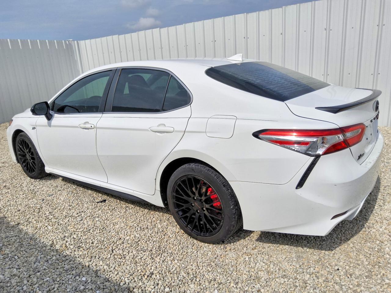 2020 TOYOTA CAMRY SE — снимка 2