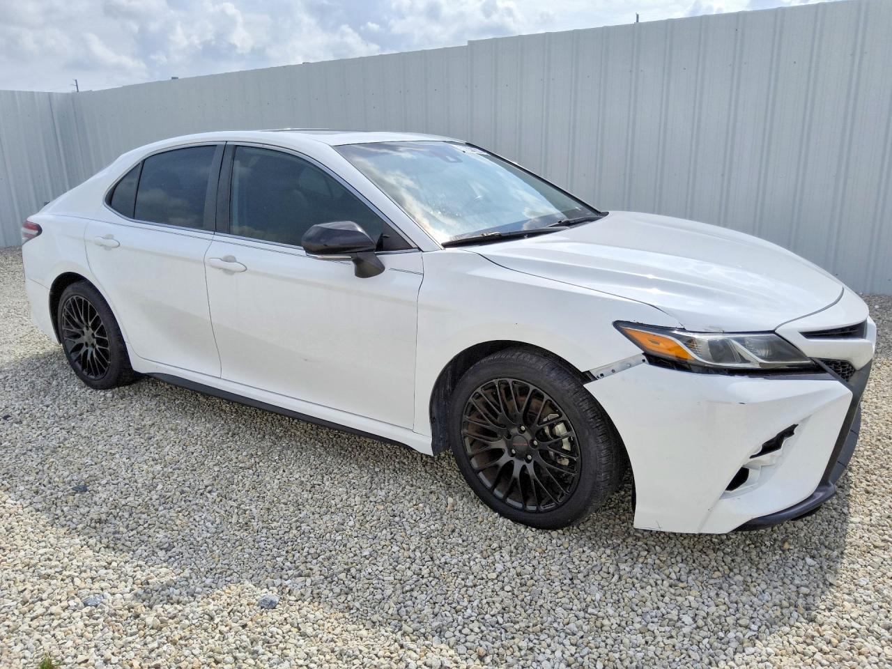 2020 TOYOTA CAMRY SE — снимка 4