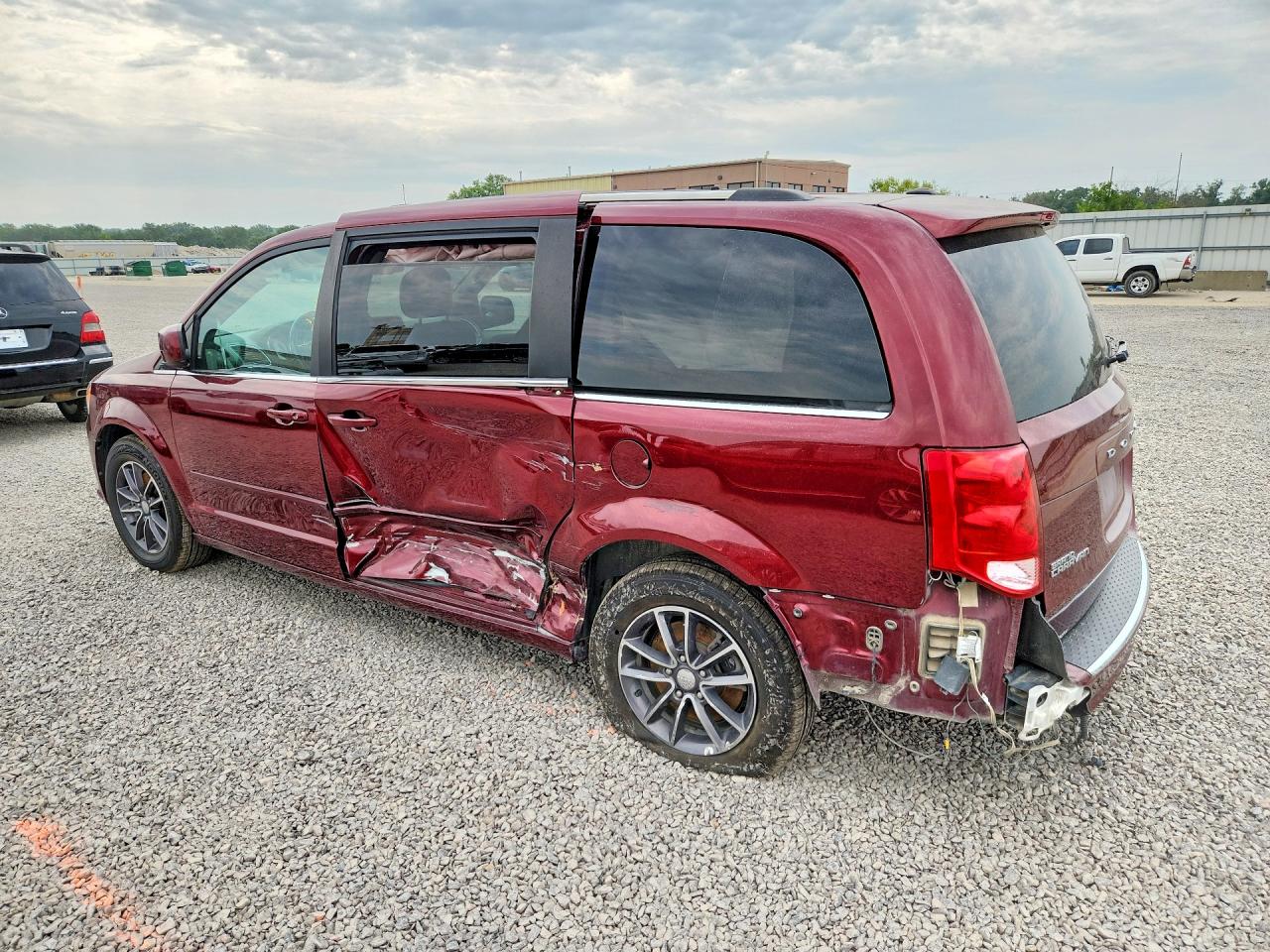 2017 DODGE GRAND CARAVAN SXT — снимка 2