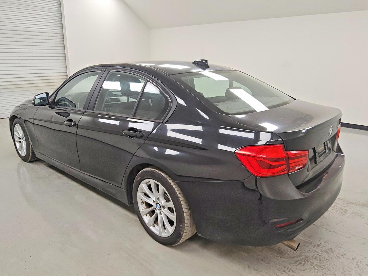 2017 BMW 320 I — снимка 2
