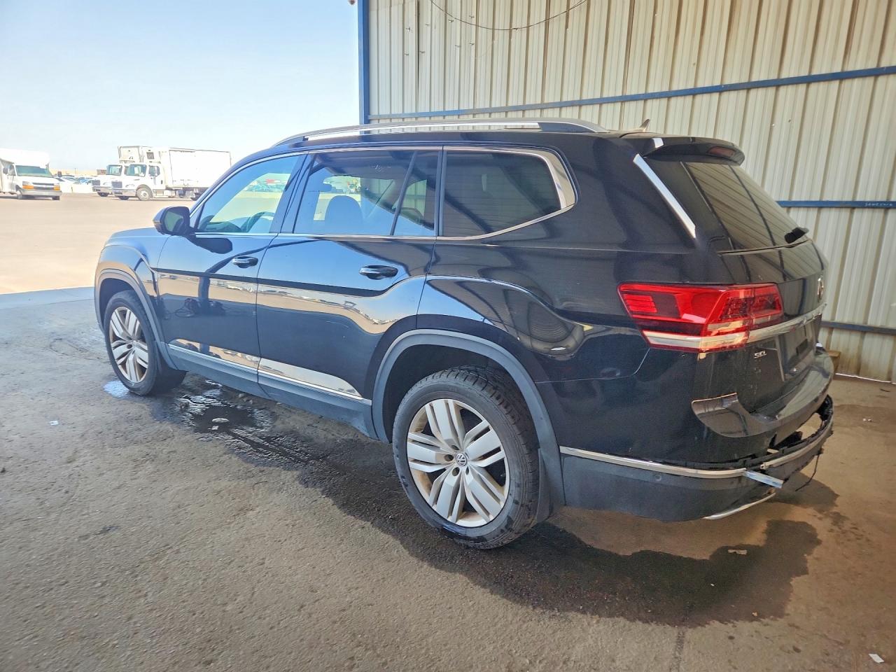 2018 VOLKSWAGEN ATLAS SEL PREMIUM — снимка 2