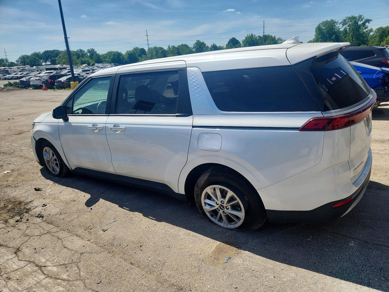 2024 KIA CARNIVAL LX — снимка 2