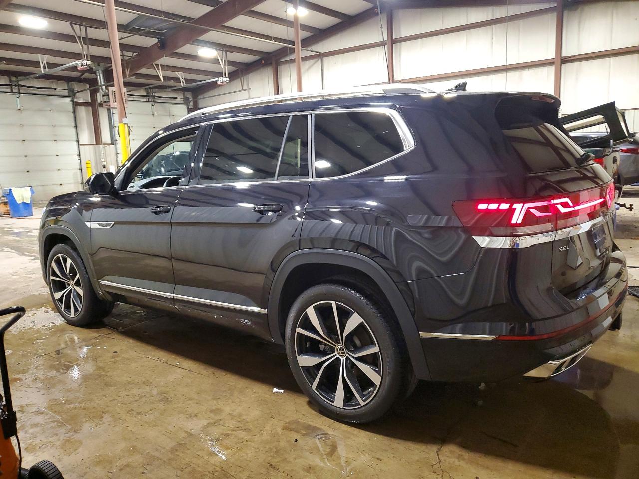 2025 VOLKSWAGEN ATLAS SEL PREMIUM R-LINE — снимка 2