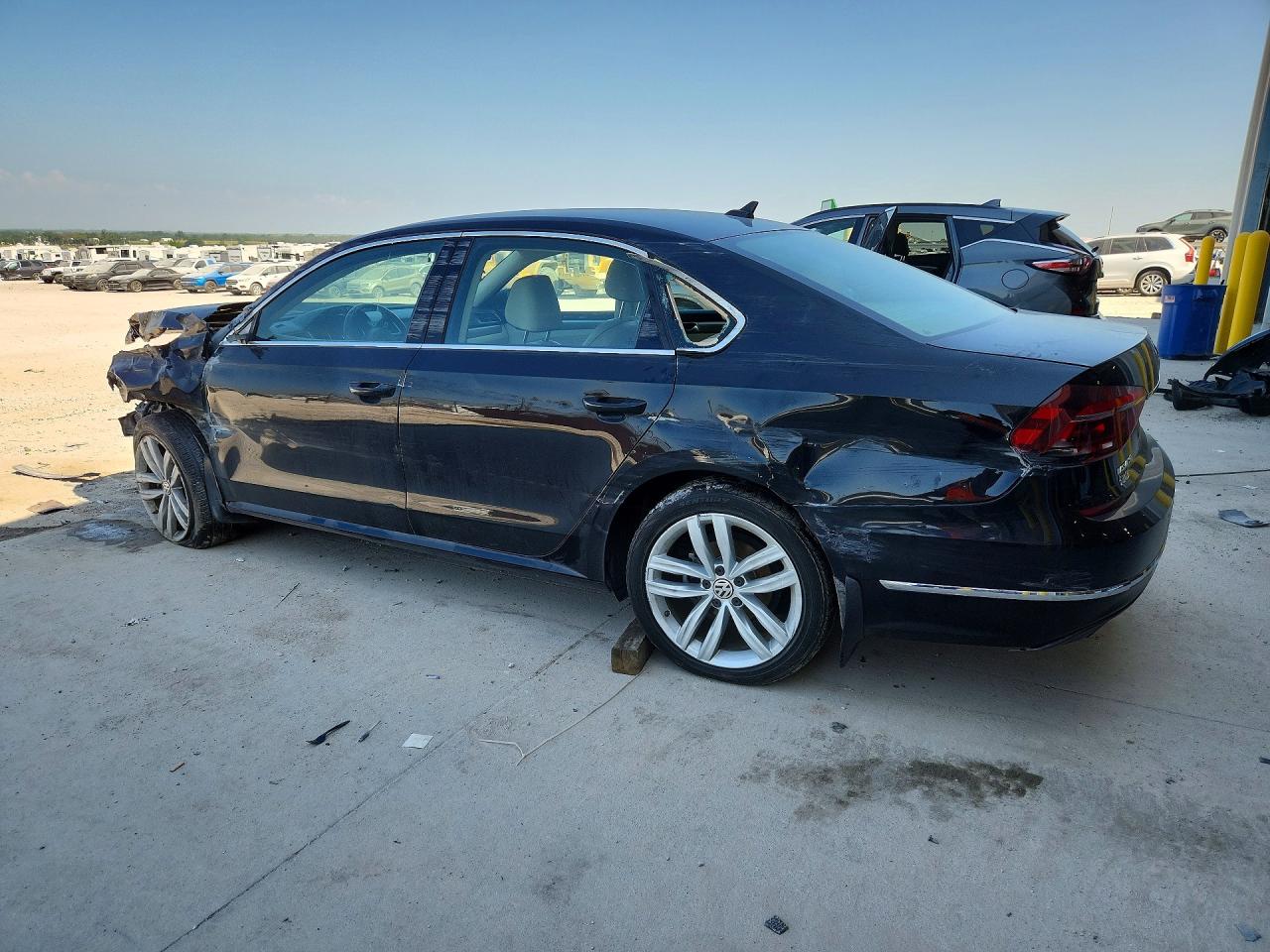 2018 VOLKSWAGEN PASSAT SE — снимка 2