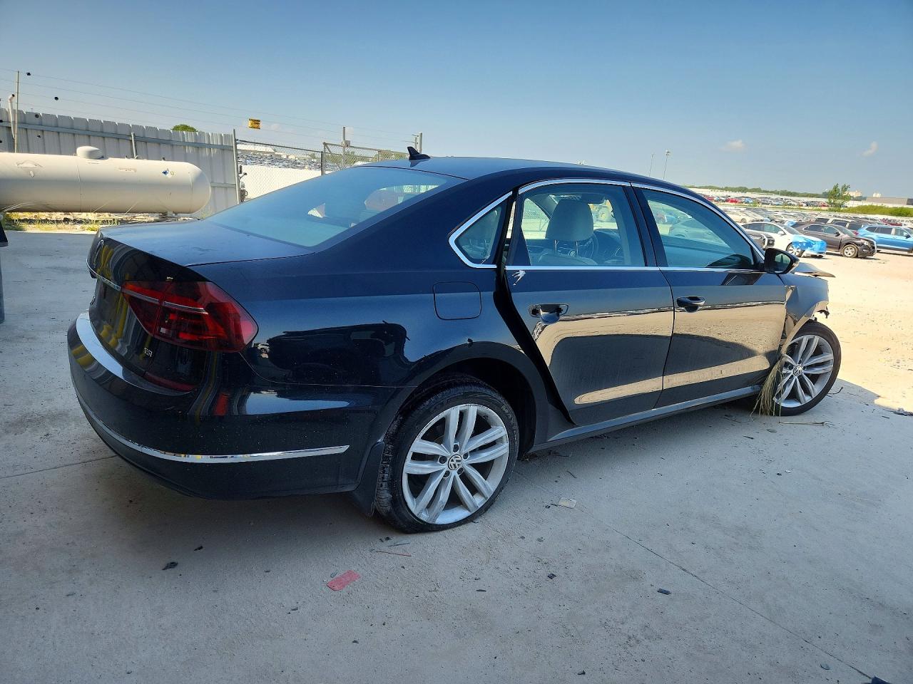 2018 VOLKSWAGEN PASSAT SE — снимка 3