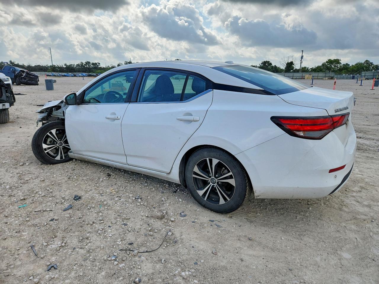 2021 NISSAN SENTRA SV — снимка 2