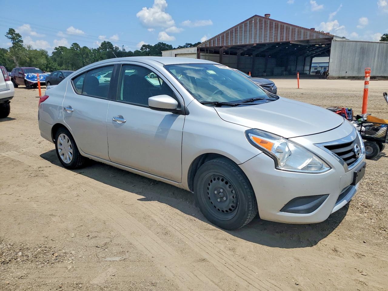 2019 NISSAN VERSA SV — снимка 4