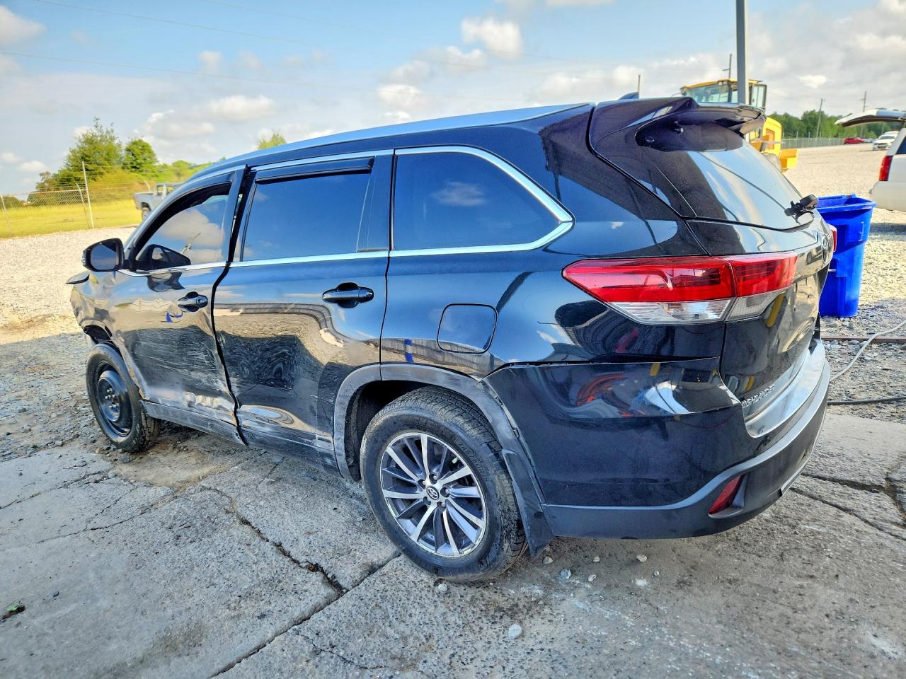 2017 TOYOTA HIGHLANDER XLE — снимка 2