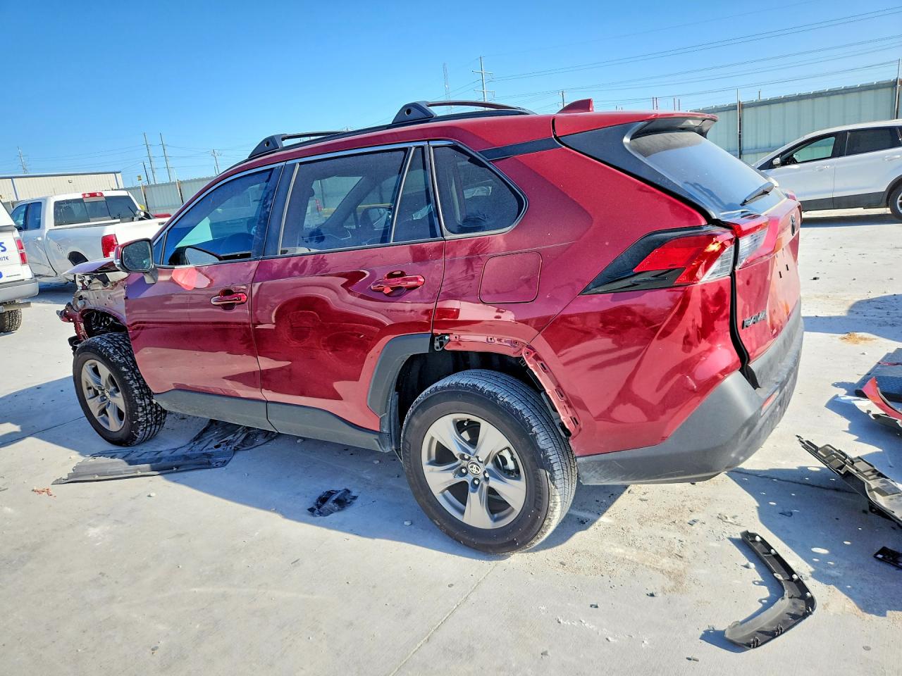 2025 TOYOTA RAV4 XLE — снимка 2