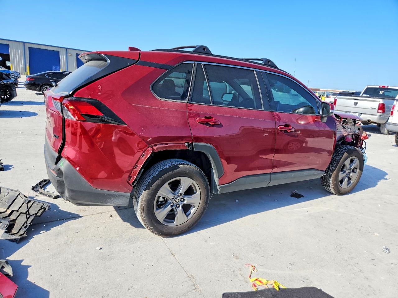 2025 TOYOTA RAV4 XLE — снимка 3