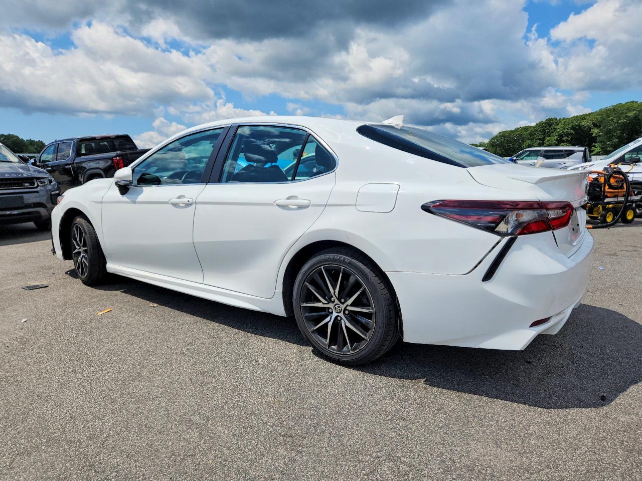 2024 TOYOTA CAMRY SE — снимка 2