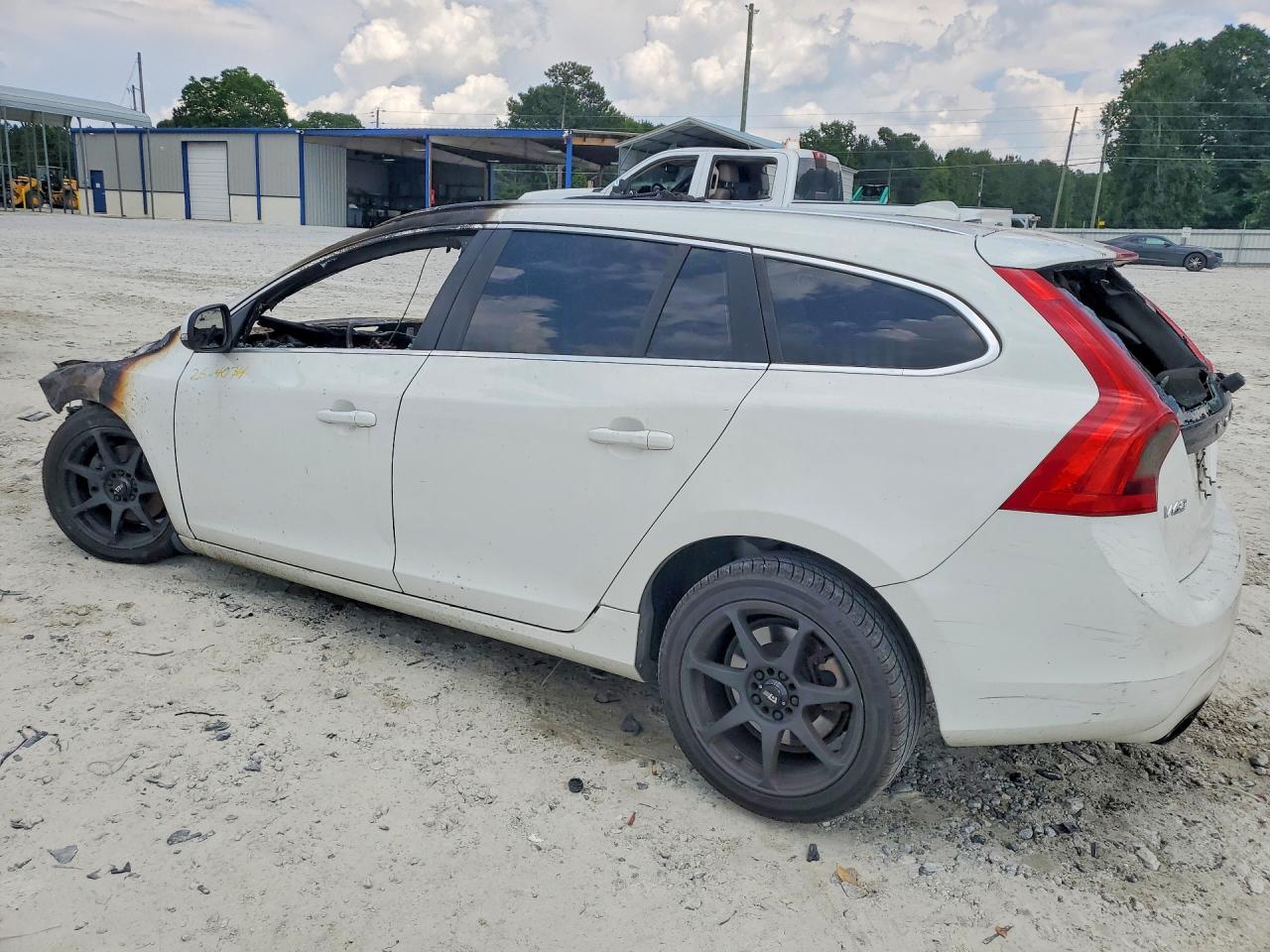 2015 VOLVO V60 PREMIER — снимка 2