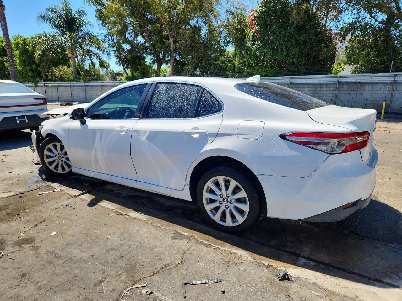 2020 TOYOTA CAMRY LE — снимка 2