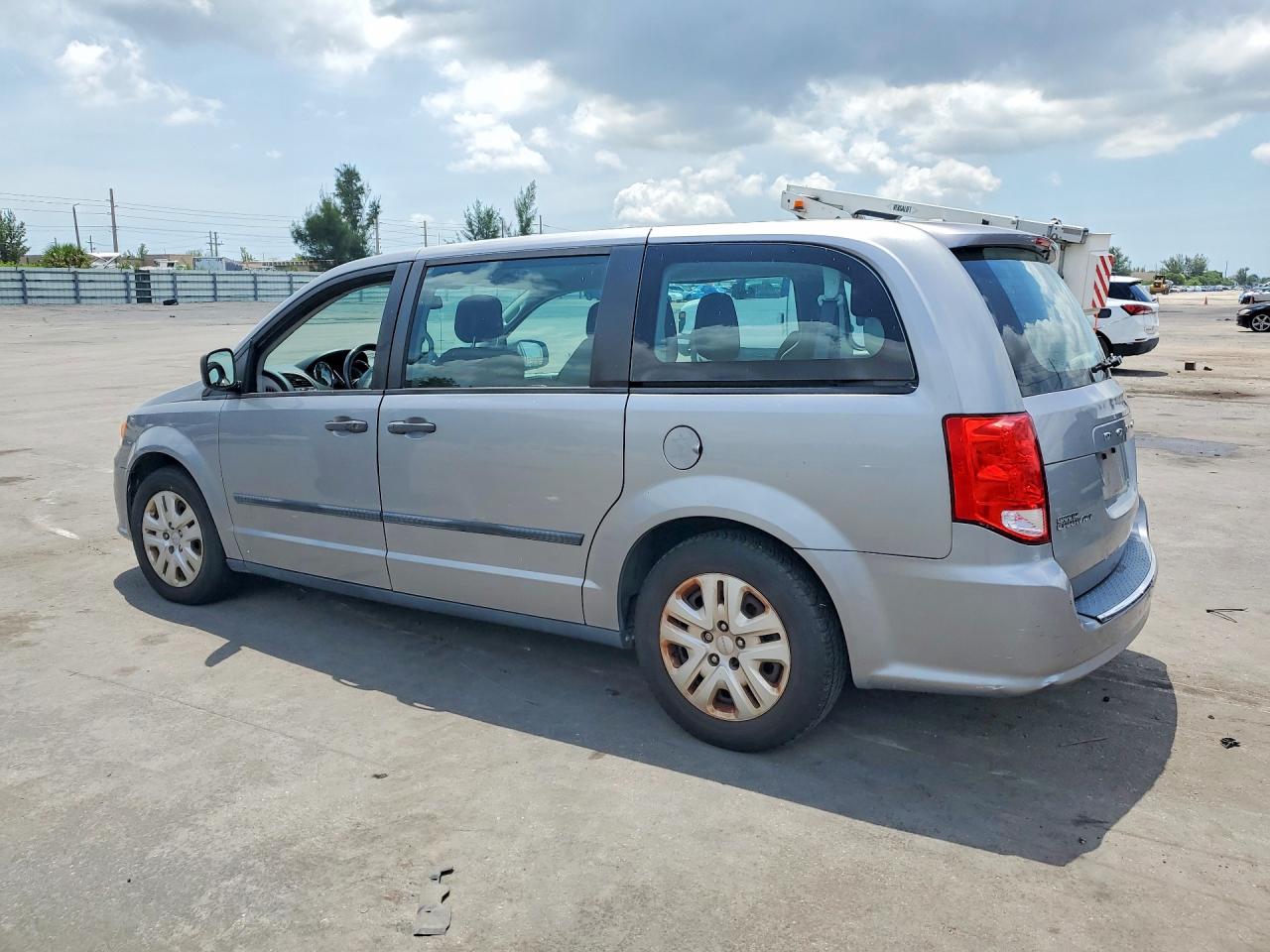 2016 DODGE GRAND CARAVAN SE — снимка 2