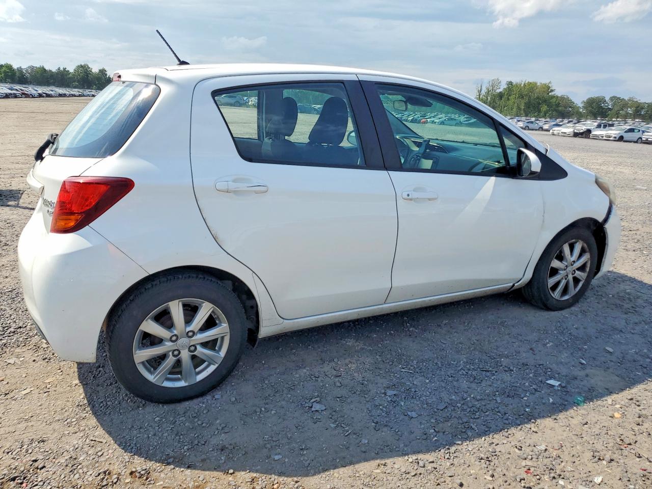 2017 TOYOTA YARIS 5-DOOR LE — снимка 3