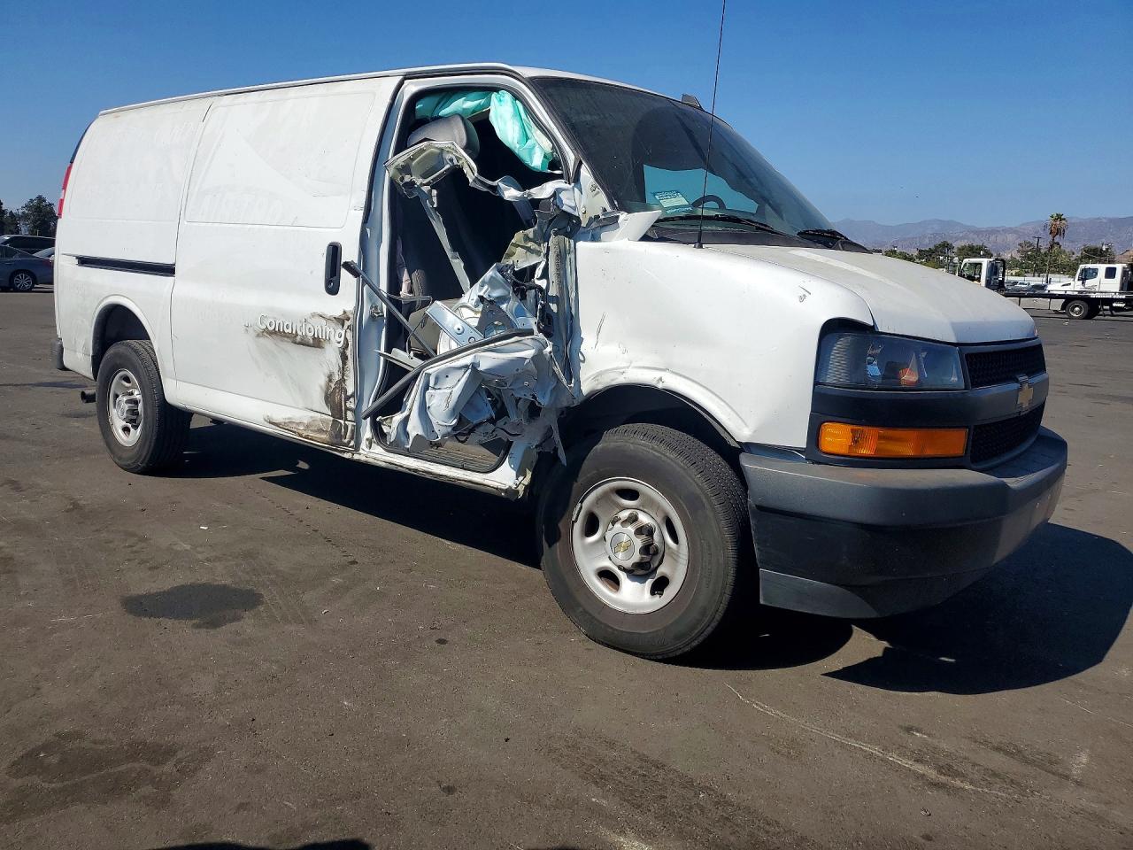 2025 CHEVROLET EXPRESS 2500 — снимка 4