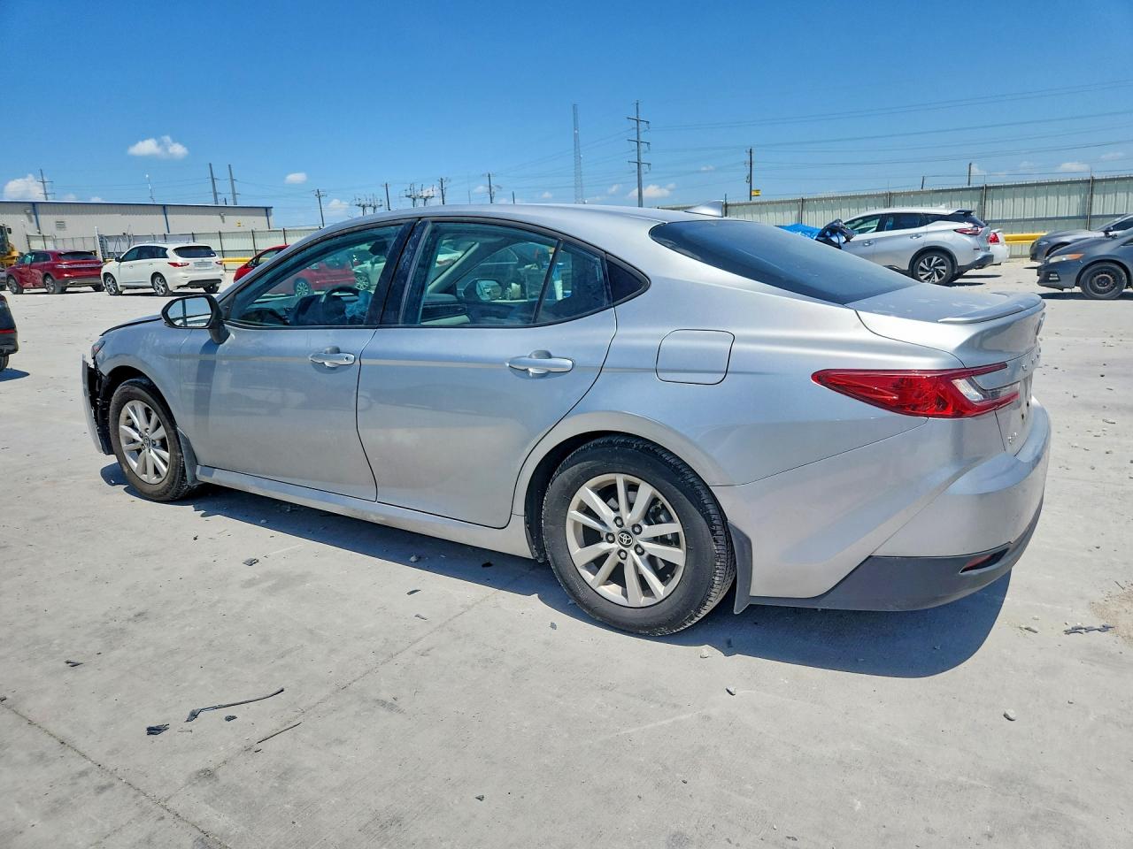 2025 TOYOTA CAMRY LE — снимка 2
