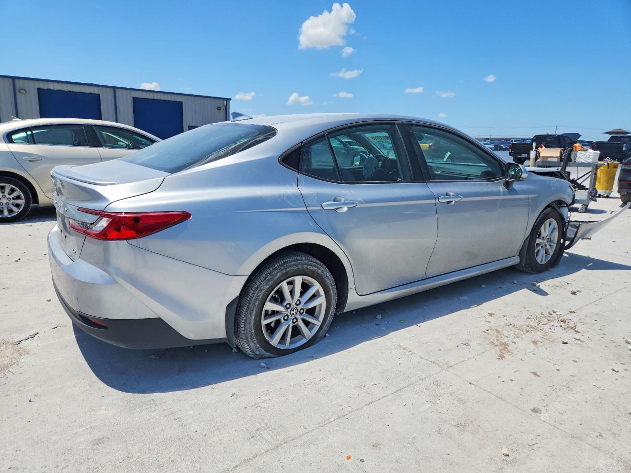 2025 TOYOTA CAMRY LE — снимка 3