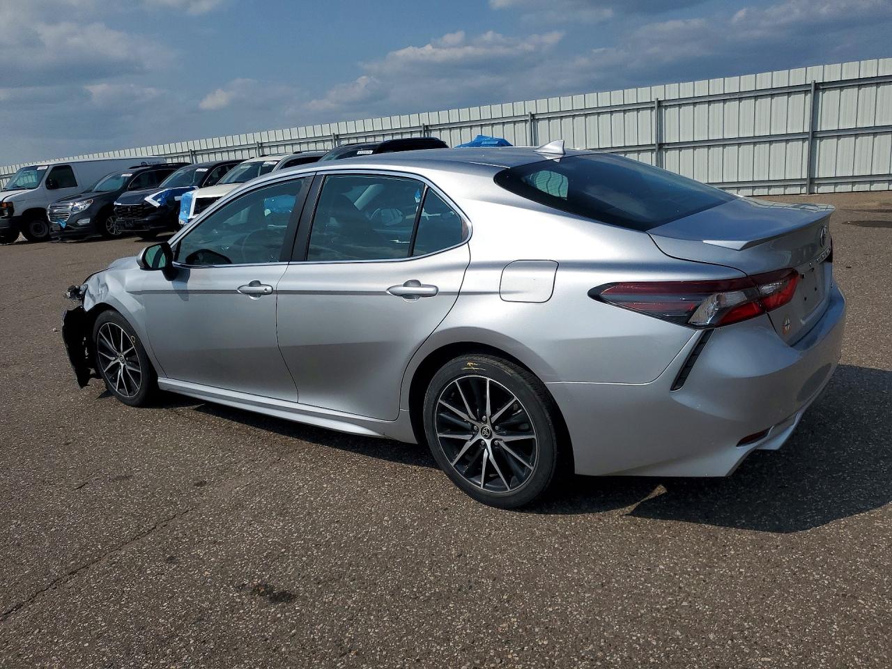 2021 TOYOTA CAMRY SE — снимка 2