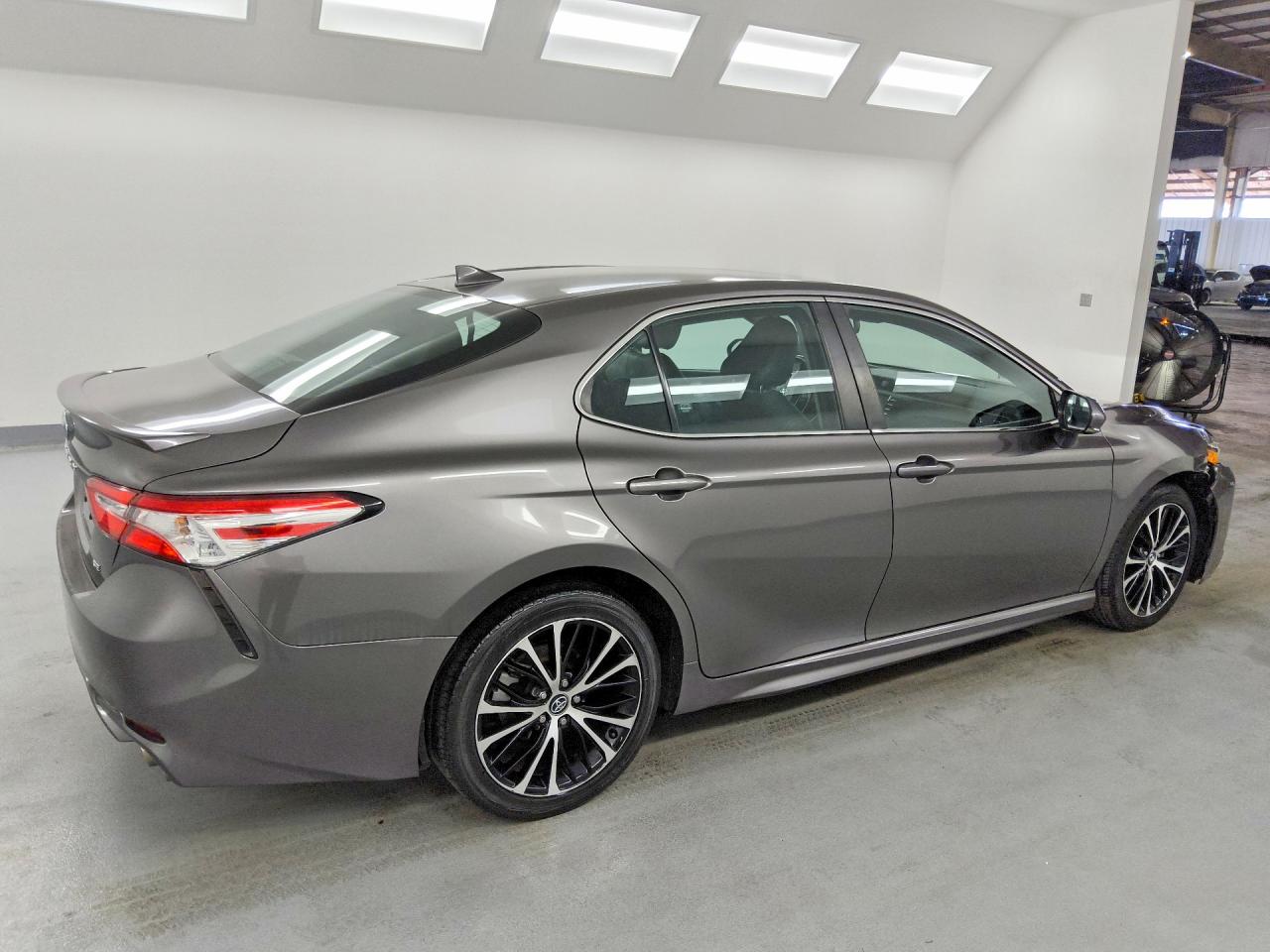 2020 TOYOTA CAMRY SE — снимка 3