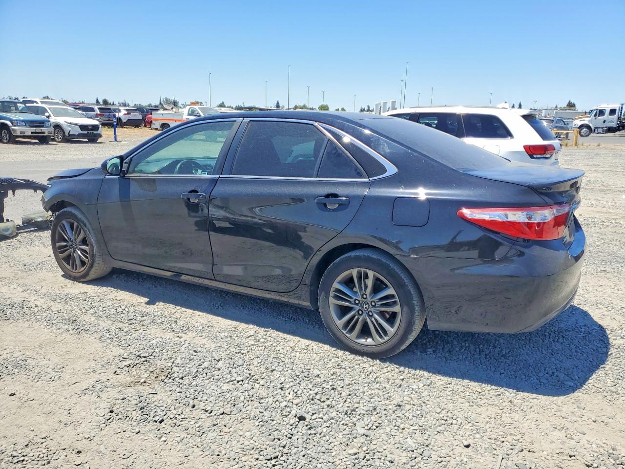 2017 TOYOTA CAMRY SE — снимка 2
