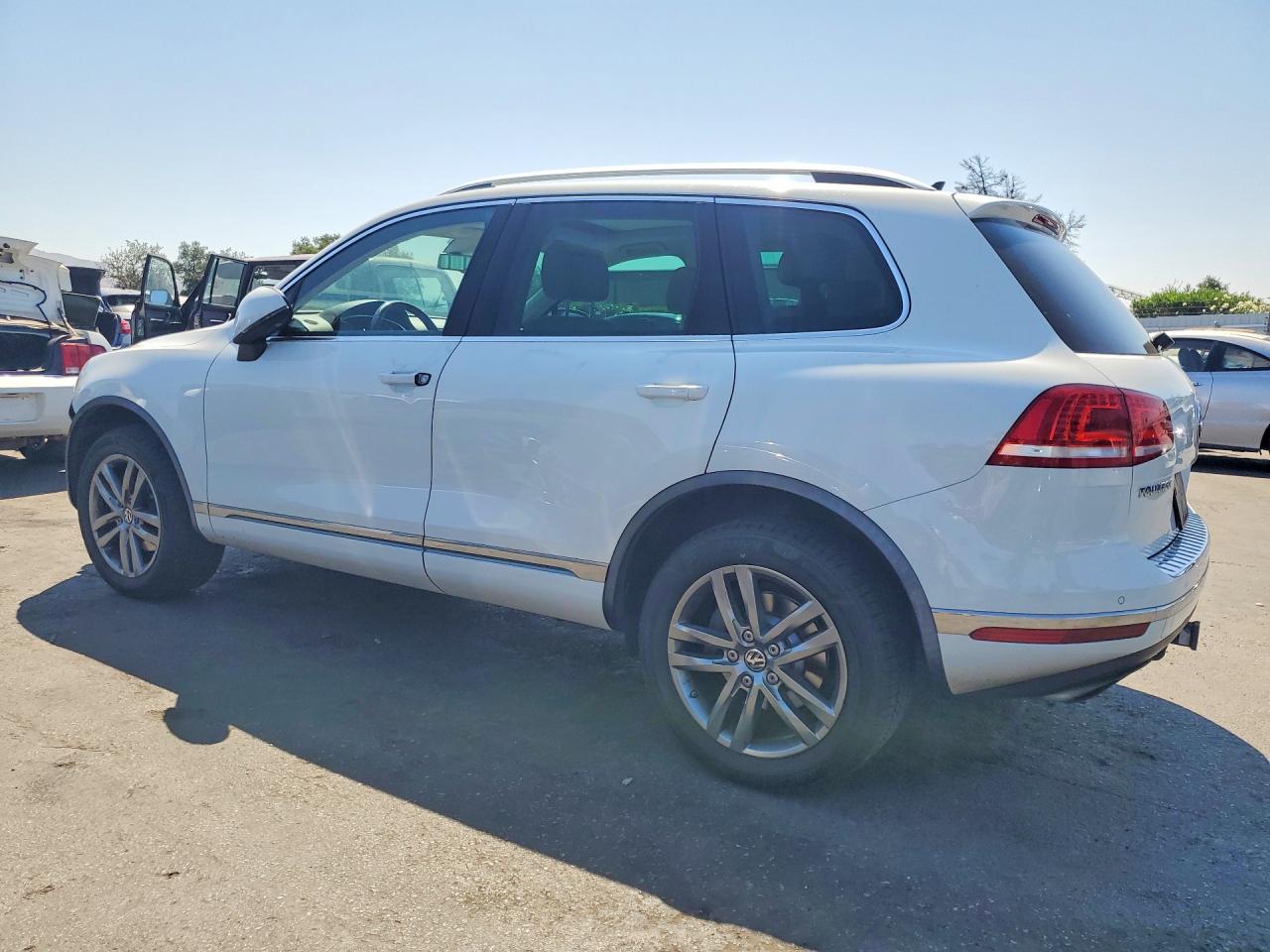 2015 VOLKSWAGEN TOUAREG V6 — снимка 2