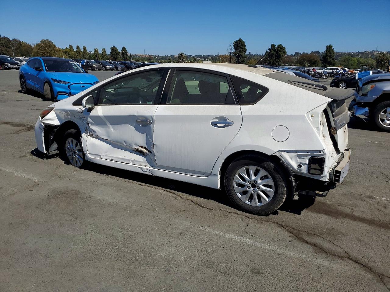 2015 TOYOTA PRIUS PLUG-IN HYBRID BASE — снимка 2