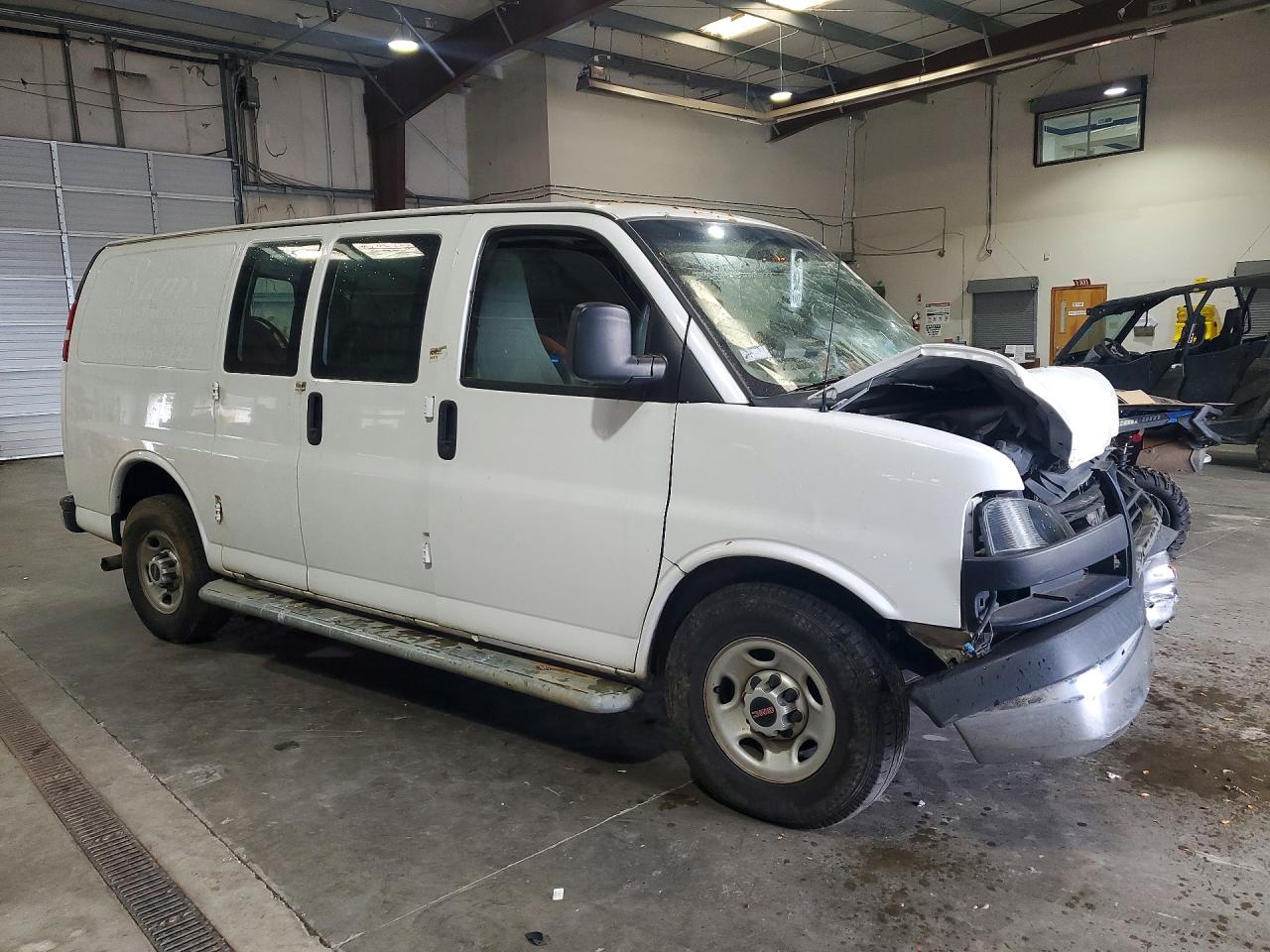 2016 CHEVROLET 3500 — снимка 4