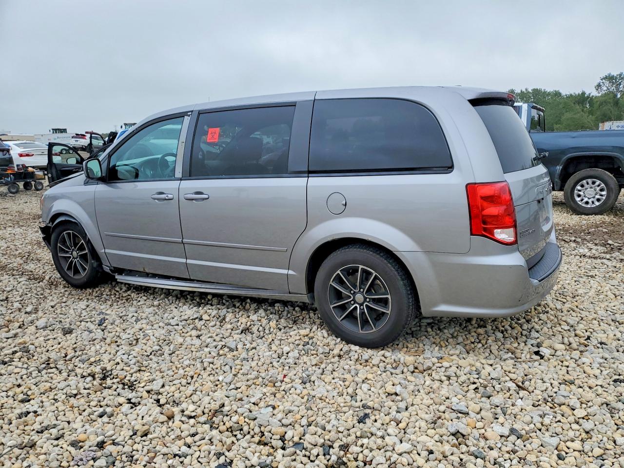 2016 DODGE GRAND CARAVAN SXT — снимка 2