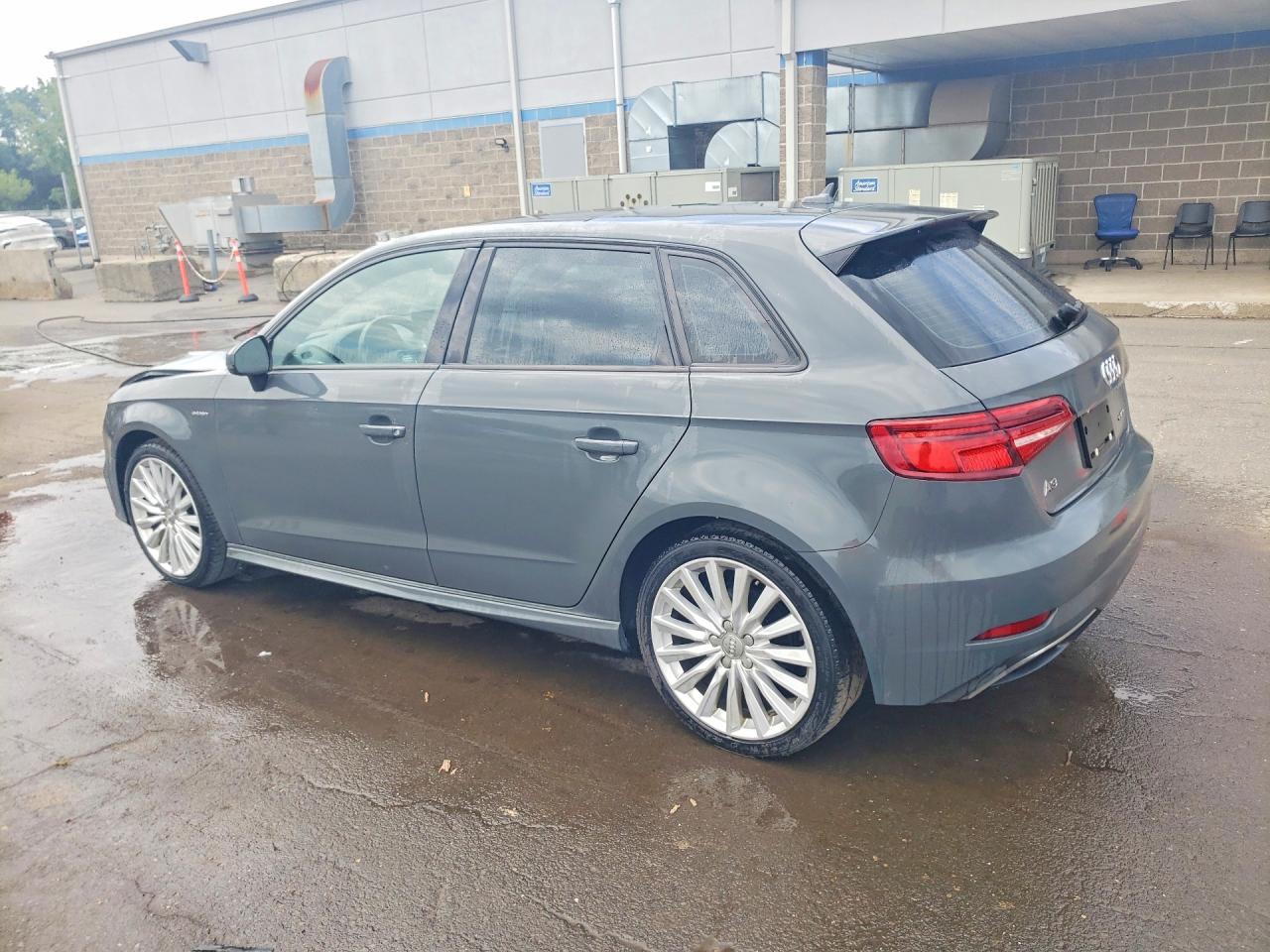 2017 AUDI A3 E-TRON PREMIUM — снимка 2