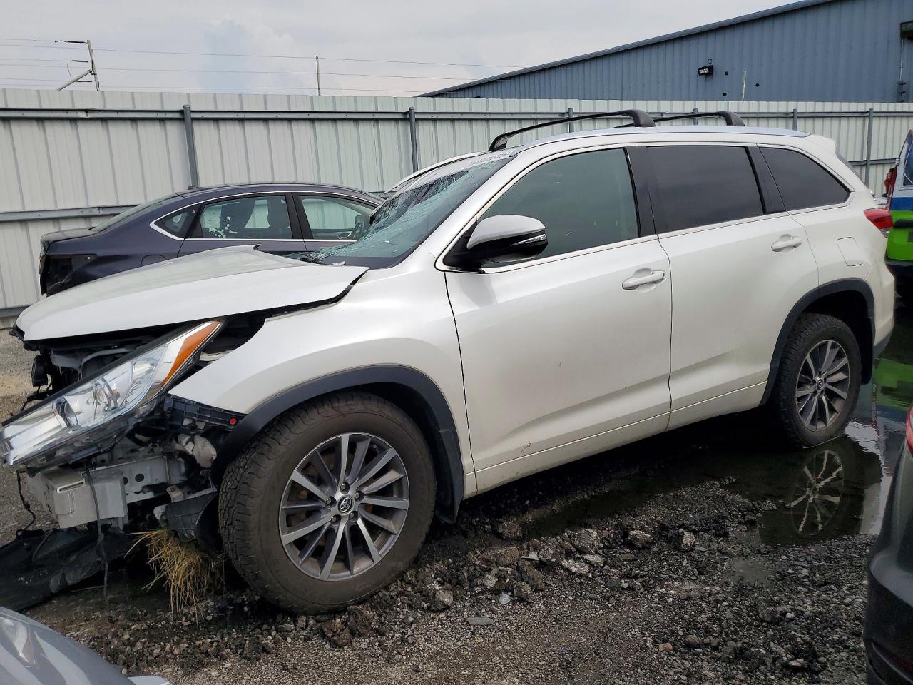2017 TOYOTA HIGHLANDER XLE