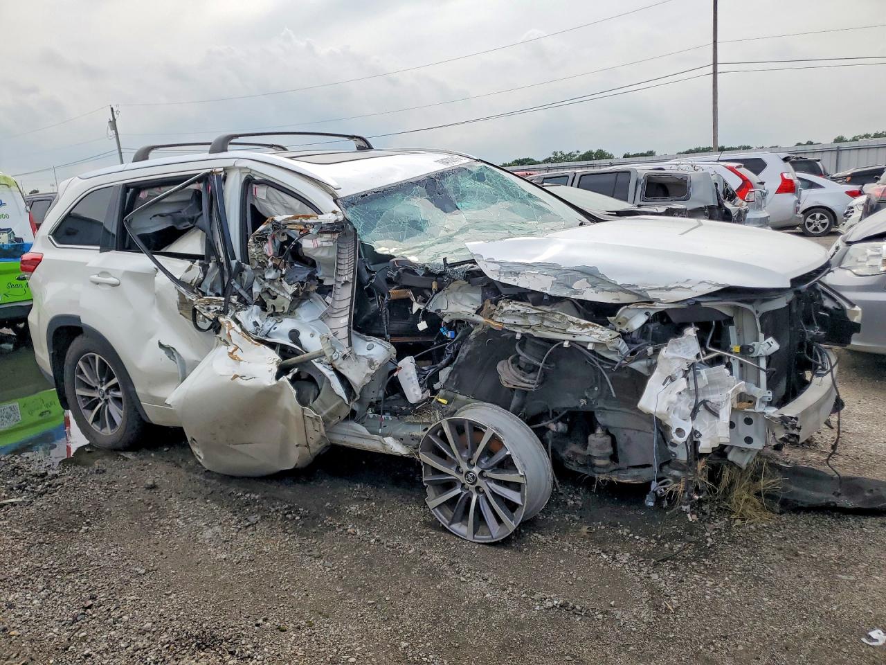 2017 TOYOTA HIGHLANDER XLE — снимка 4