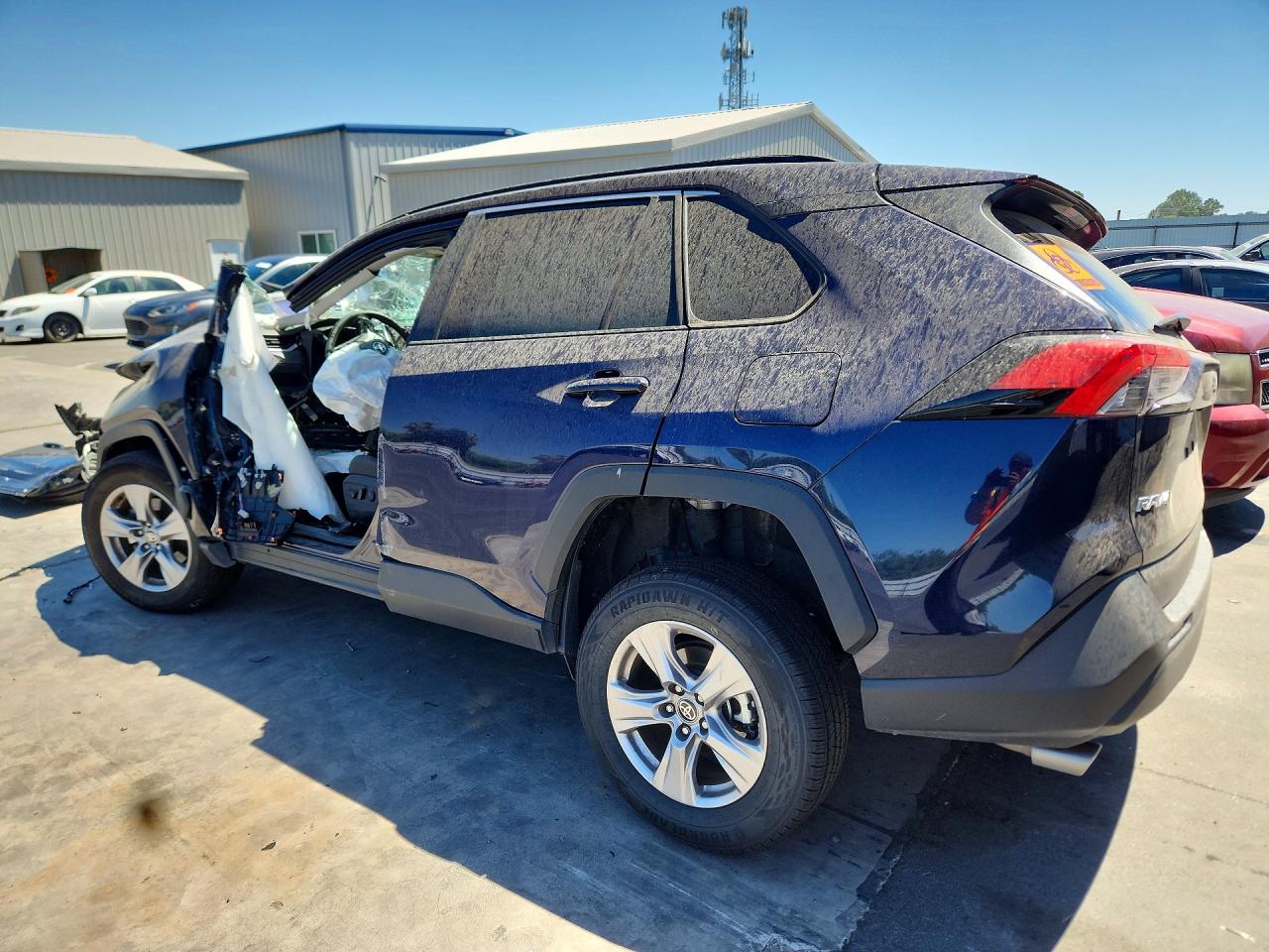 2025 TOYOTA RAV4 XLE — снимка 2