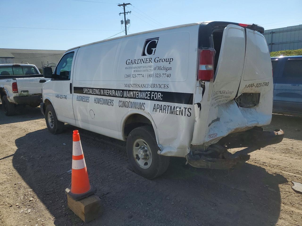 2017 CHEVROLET EXPRESS 3500 — снимка 2