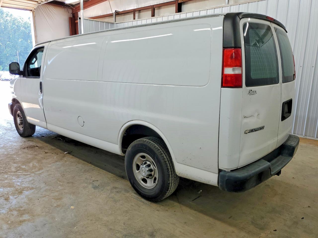 2019 CHEVROLET EXPRESS G2500 — снимка 2