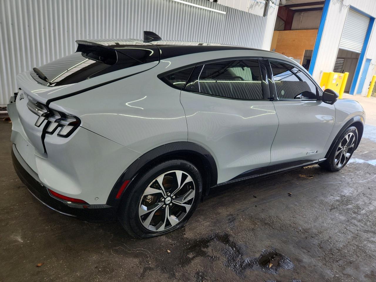 2023 FORD MUSTANG MACH-E PREMIUM — снимка 3